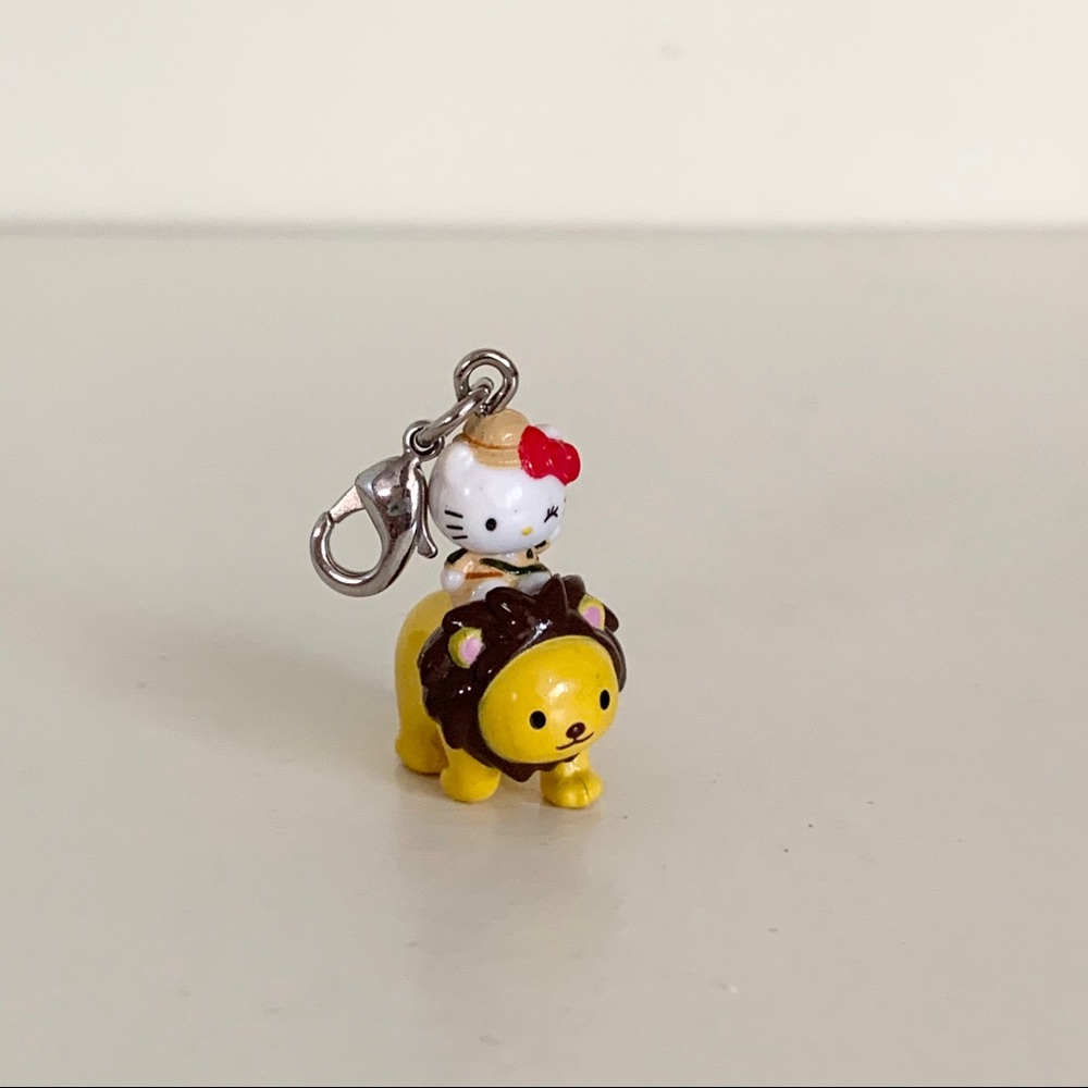 Vintage 2002 hello kitty safari charm